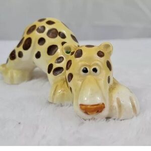 Quon Quon porcelain leopard figurine